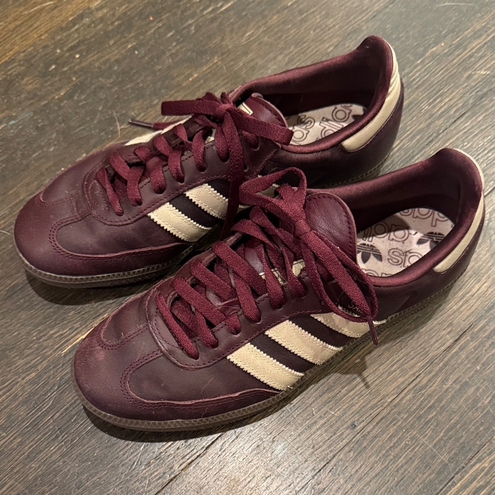 ADIDAS SAMBA OG Women’s 8.5 Maroon / Crystal Sand / Gold Metallic sneakers